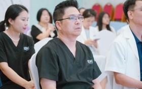 华韩奇致渼力艺术家·微滴操作会，韩国院长裴柄万展现精湛专业素养